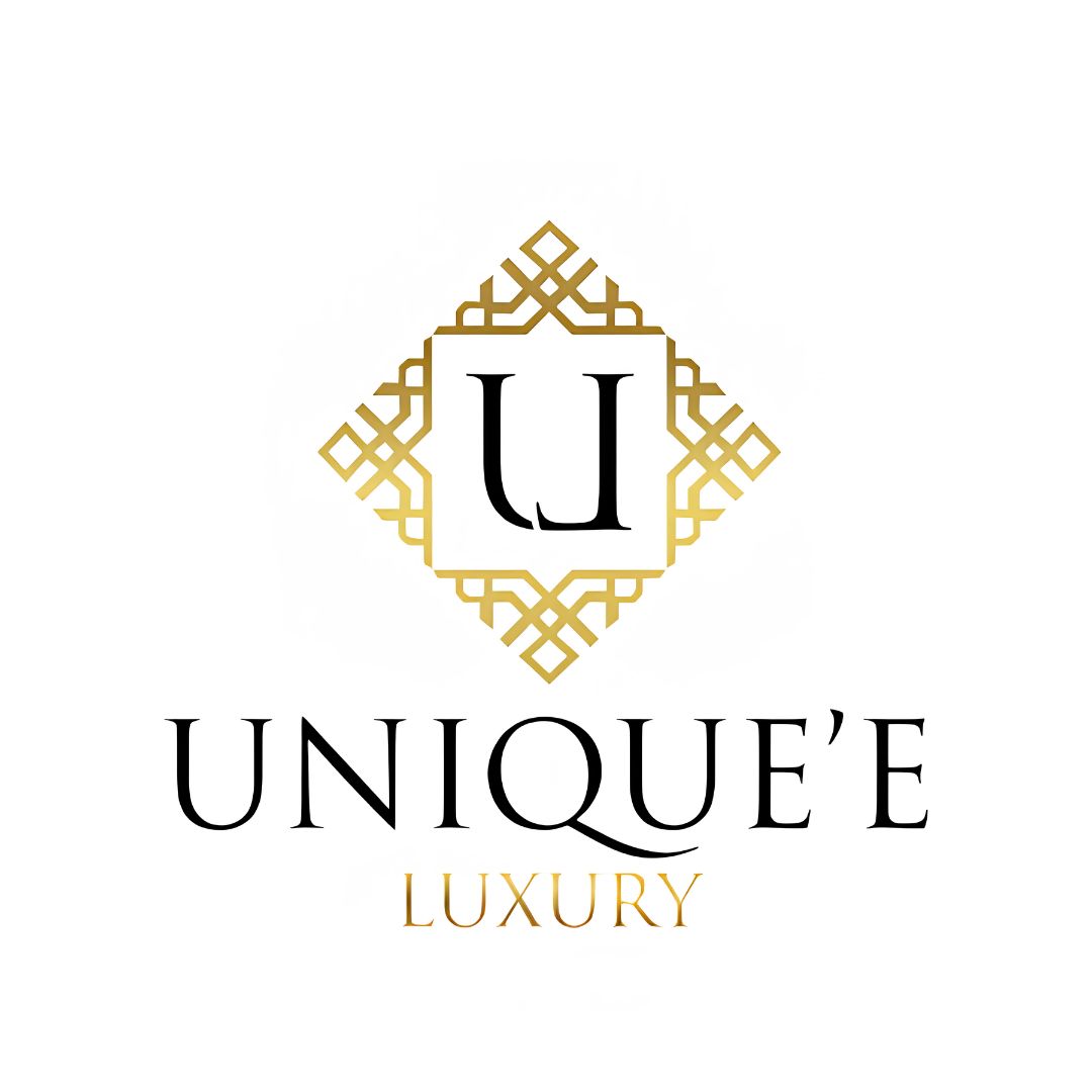 Unique'e Luxury Beril Extrait de Parfum Spray 100ml bottle, elegant design, showcasing the luxurious fragrance packaging.