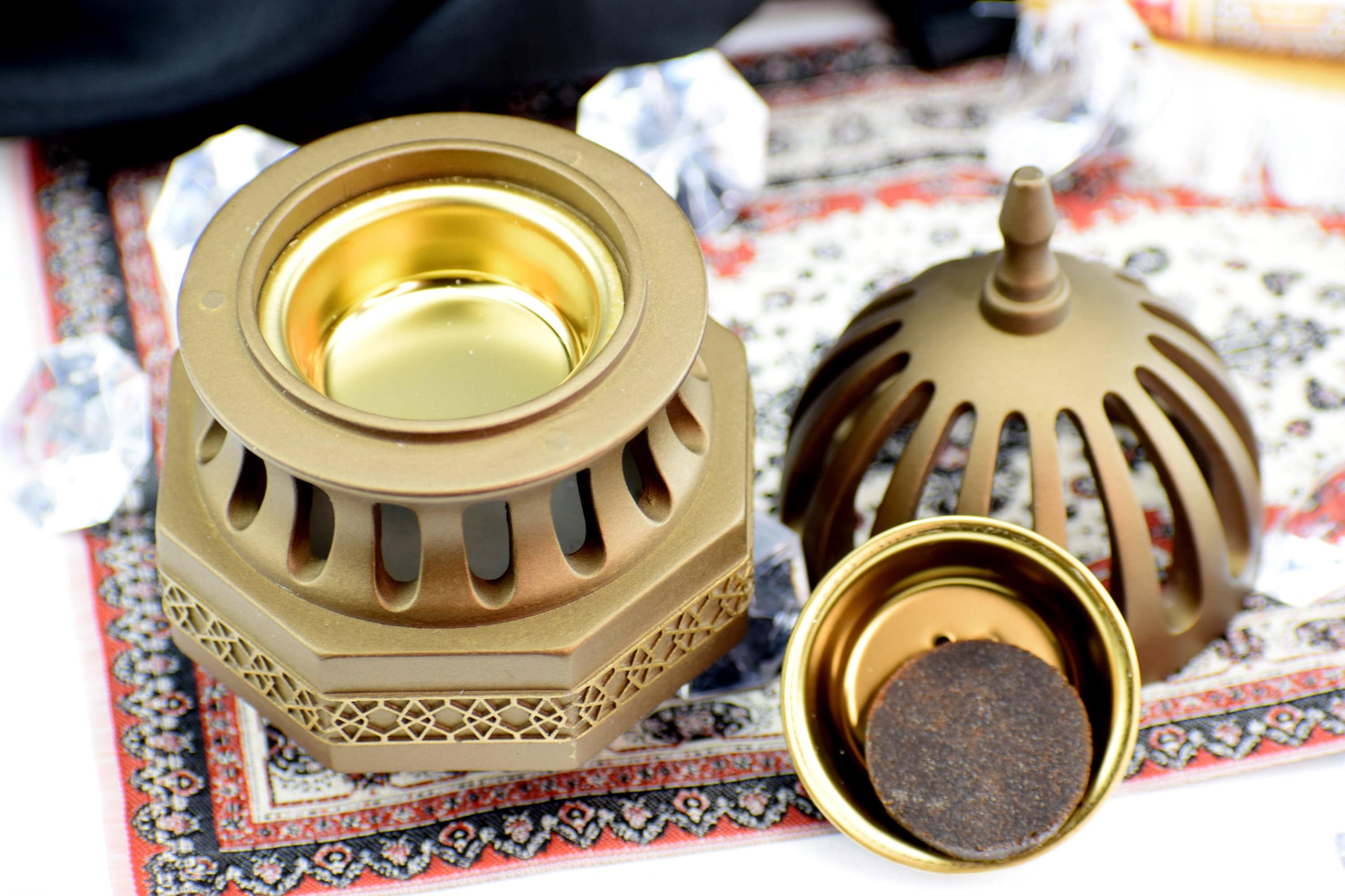 Classic Traditional Dome Style Closed Incense Bakhoor Burner - Gold - Intense oud